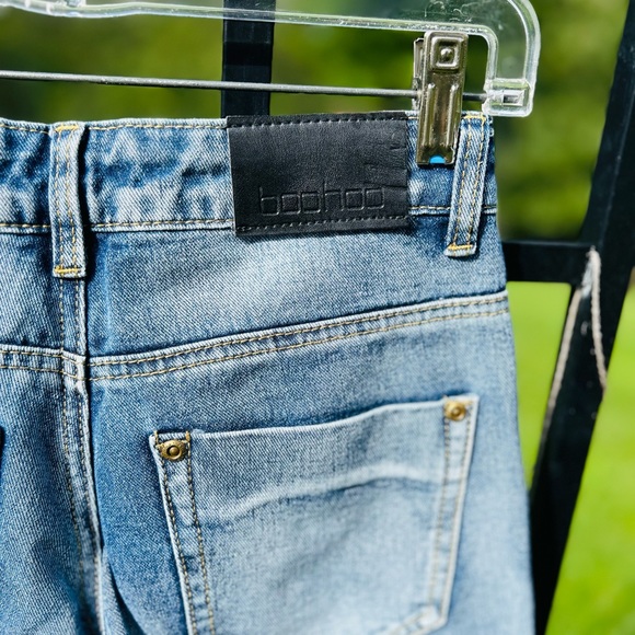 Boohoo distressed jeans | Medium Wash | Size 0 | NWOT - Picture 2 of 10